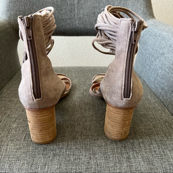 Jeffrey campbell Despina Suede Strappy Tassel Round Heel Womens Sandals Size 8.5 - Picture 4 of 8